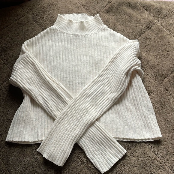 White Cropped Turtleneck from Zara. In very good conditions. - Picture 1 of 1